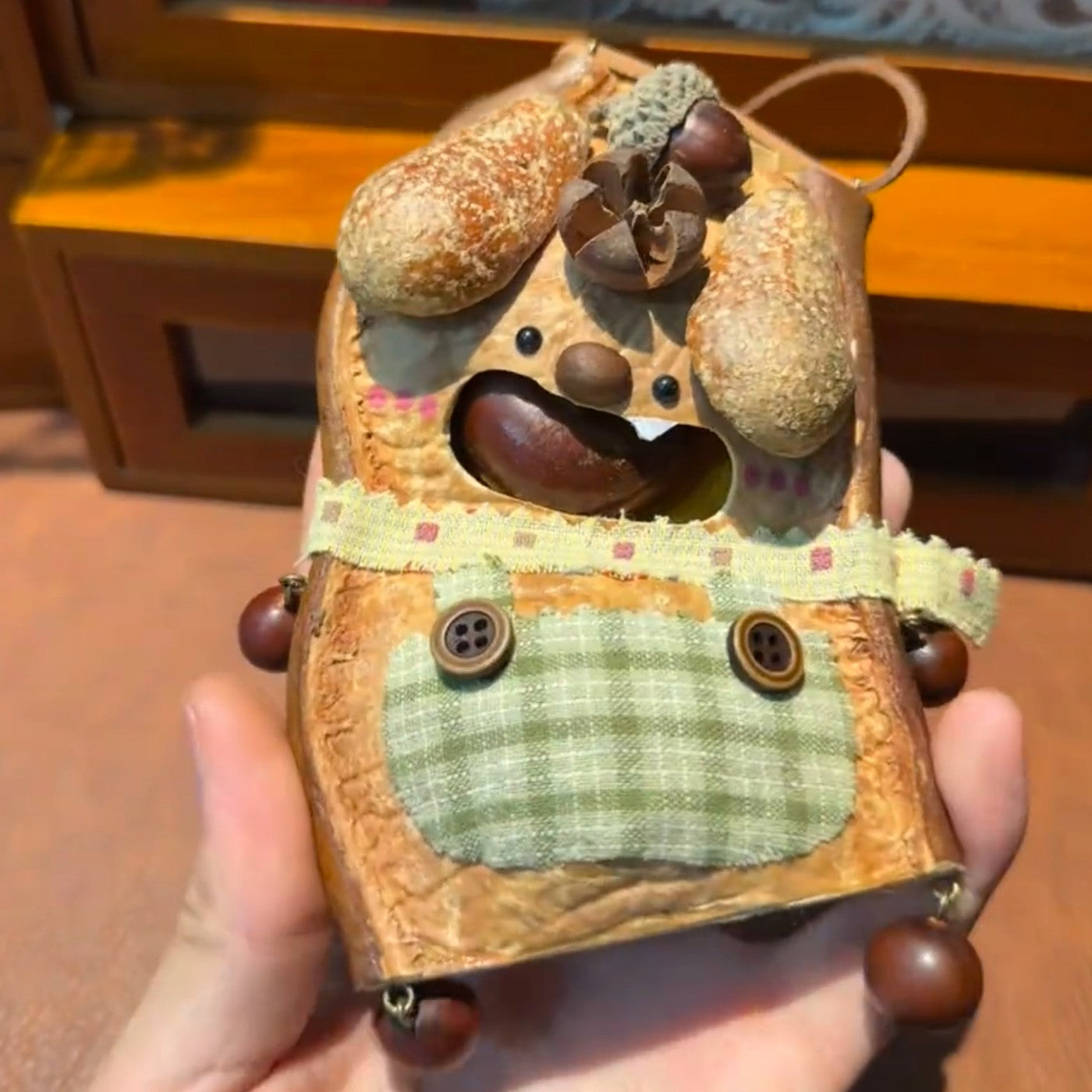 Open-Mouth Pod Doll – Plaid Pocket Puppy