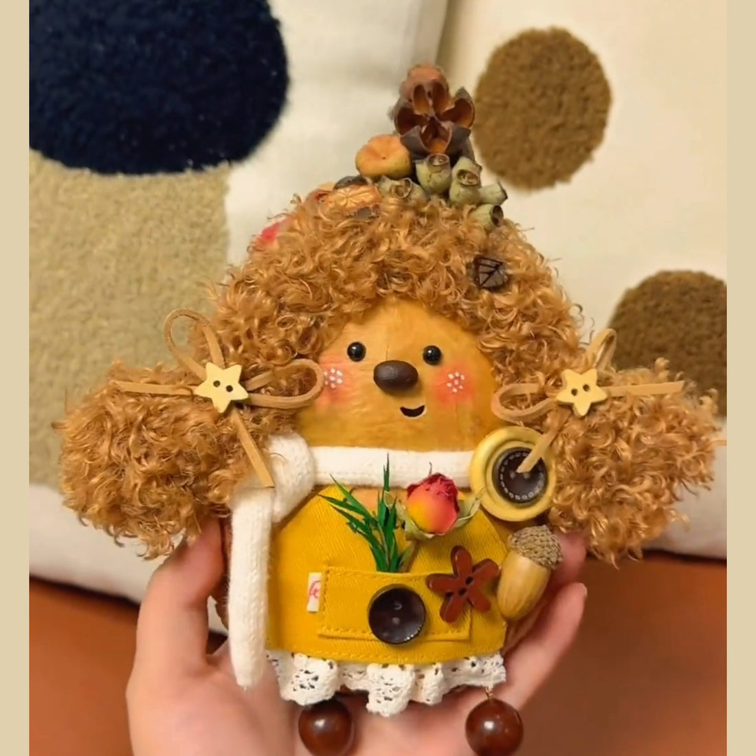 Close-up of the front bow detail and natural pod shell texture